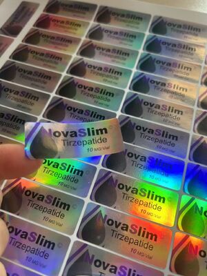 Tizepatide 10 mg flacon etiketten met een kleefklever voor de peptideverpakking